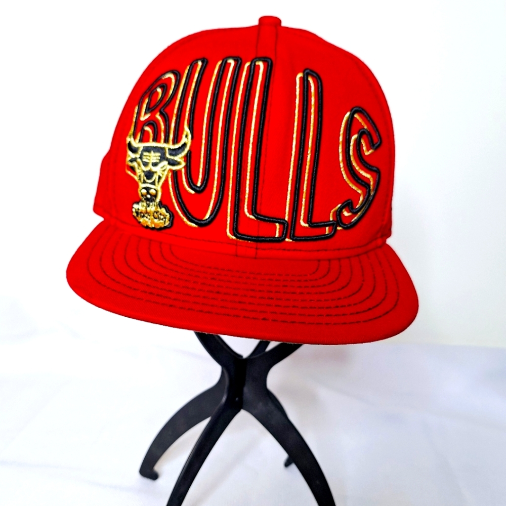 New Era 59fifty brand "The Bulls" Chicago Bulls 3D letters snap back hat.